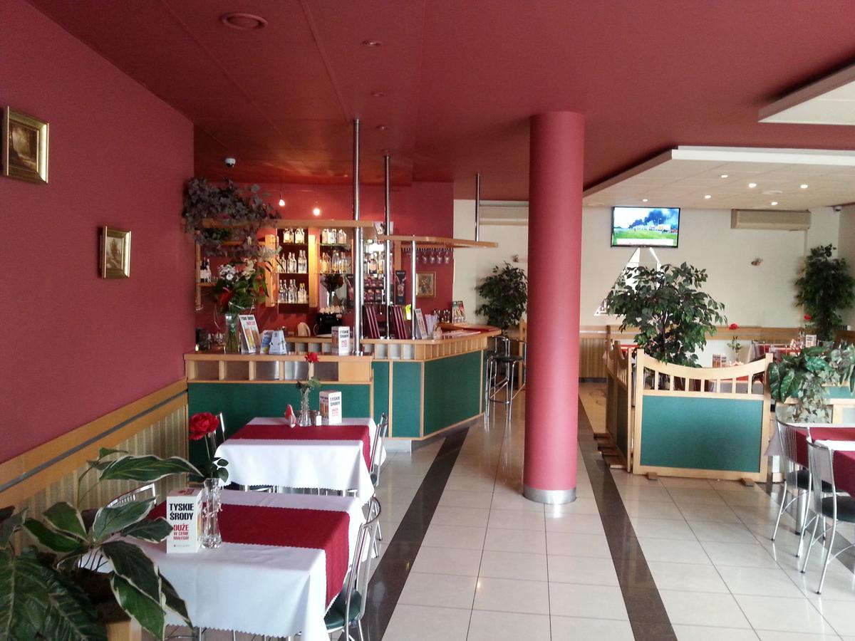Max Na Terenie Stacji Mol Hotell Radzymin Eksteriør bilde